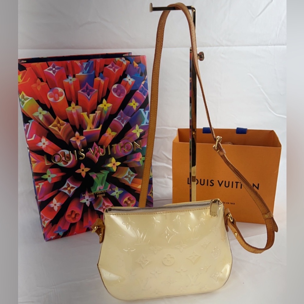 LOUIS VUITTON Monogram Vernis Minna Street Bag